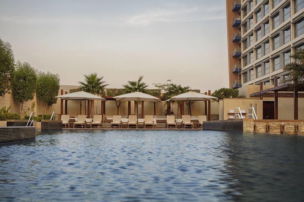 فندق لو ميريديان سيتي سنتر البحرين المنامة المظهر الخارجي الصورة The pool at the hotel