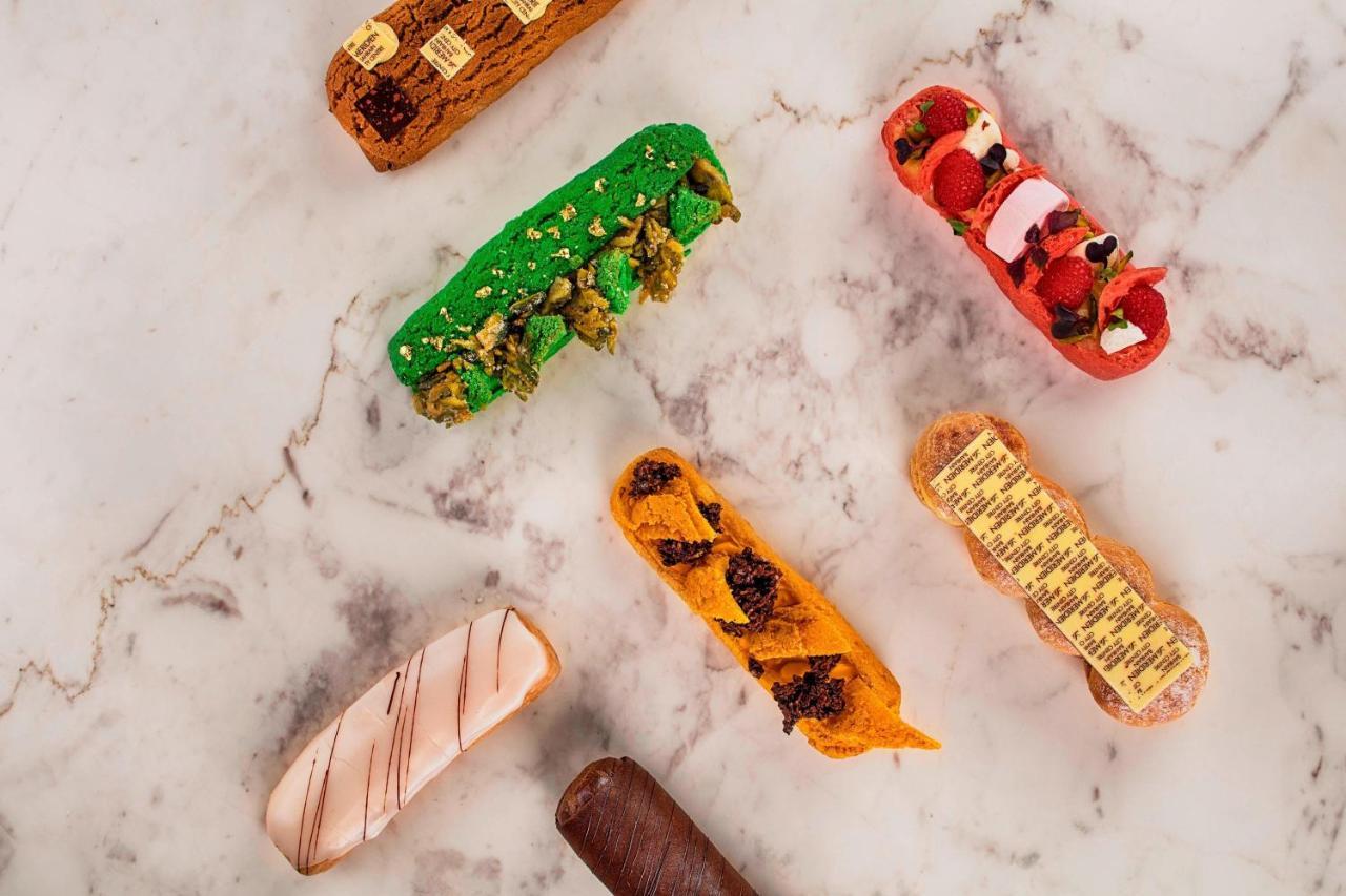 فندق لو ميريديان سيتي سنتر البحرين المنامة المظهر الخارجي الصورة An assortment of éclairs