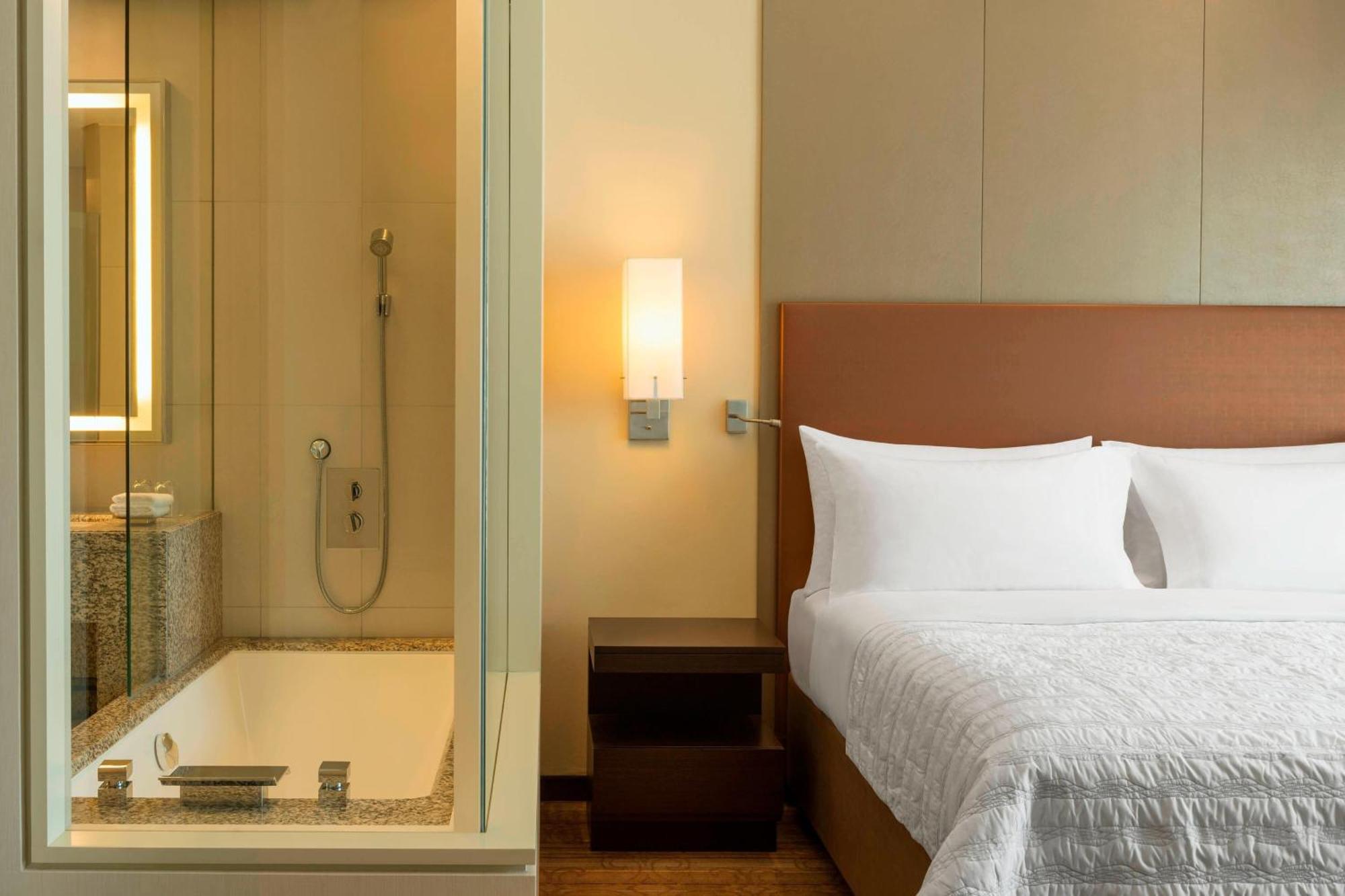 فندق لو ميريديان سيتي سنتر البحرين المنامة المظهر الخارجي الصورة A room at the hotel