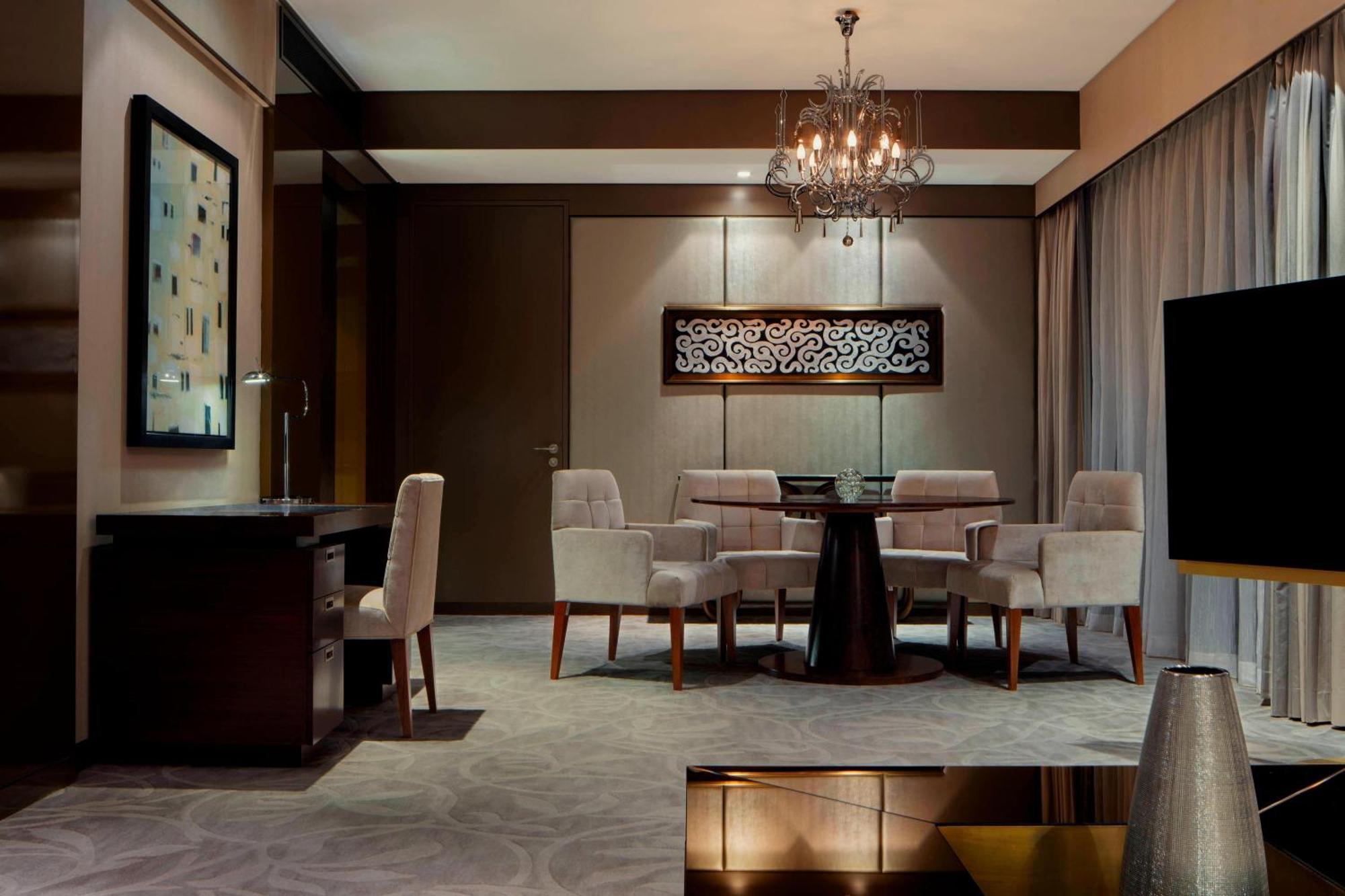 فندق لو ميريديان سيتي سنتر البحرين المنامة المظهر الخارجي الصورة A suite at the Ritz-Carlton, Singapore