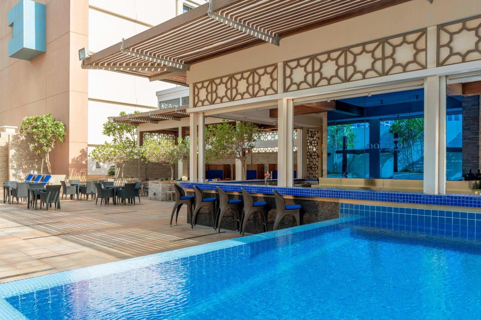 فندق لو ميريديان سيتي سنتر البحرين المنامة المظهر الخارجي الصورة The pool at the hotel