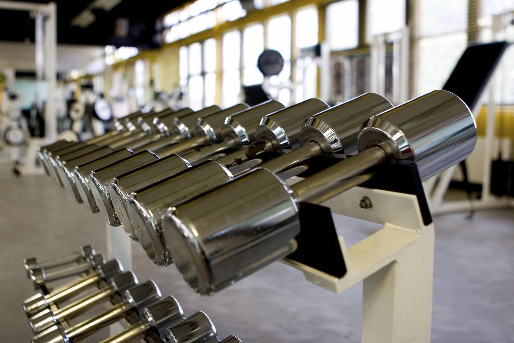 فندق لو ميريديان سيتي سنتر البحرين المنامة المظهر الخارجي الصورة A dumbbell rack