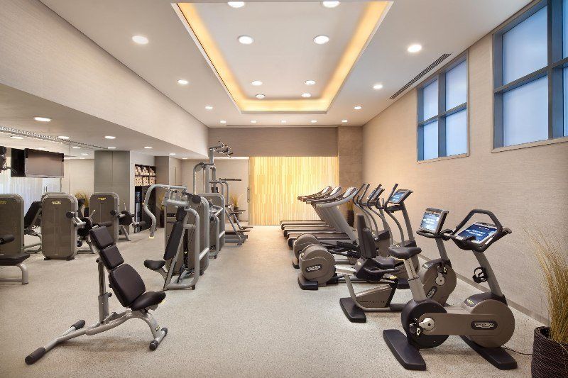 فندق لو ميريديان سيتي سنتر البحرين المنامة المظهر الخارجي الصورة The gym at the hotel